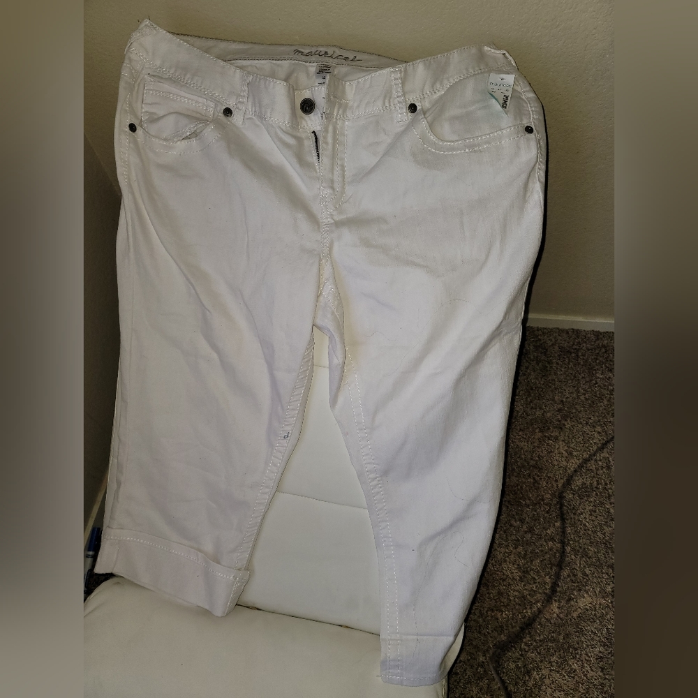 Maurices white capri Jean pants nwt